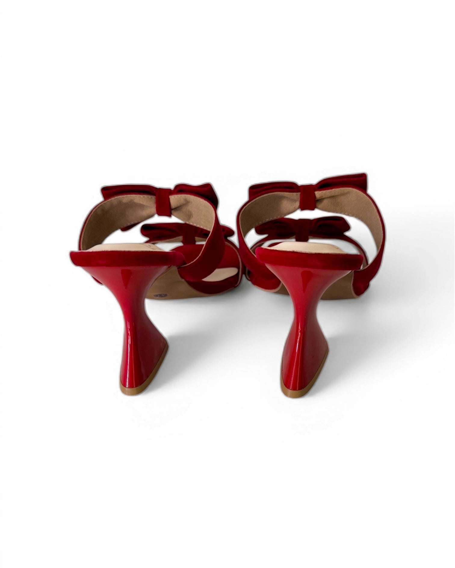 Belle - Red - WalkTheTalk