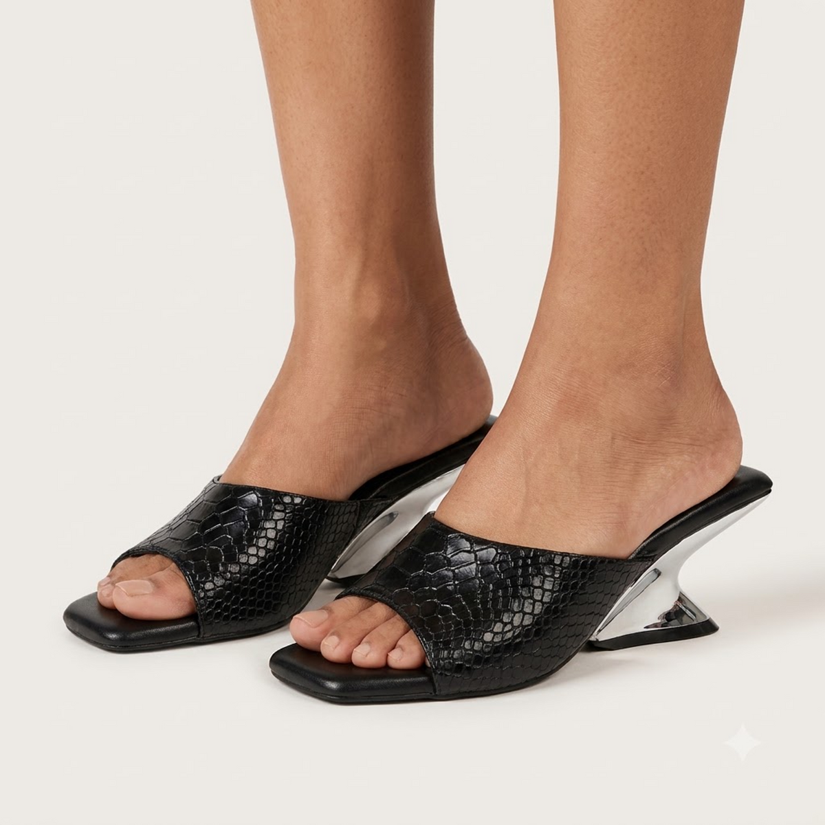 Izel - Black