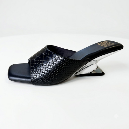 Izel - Black