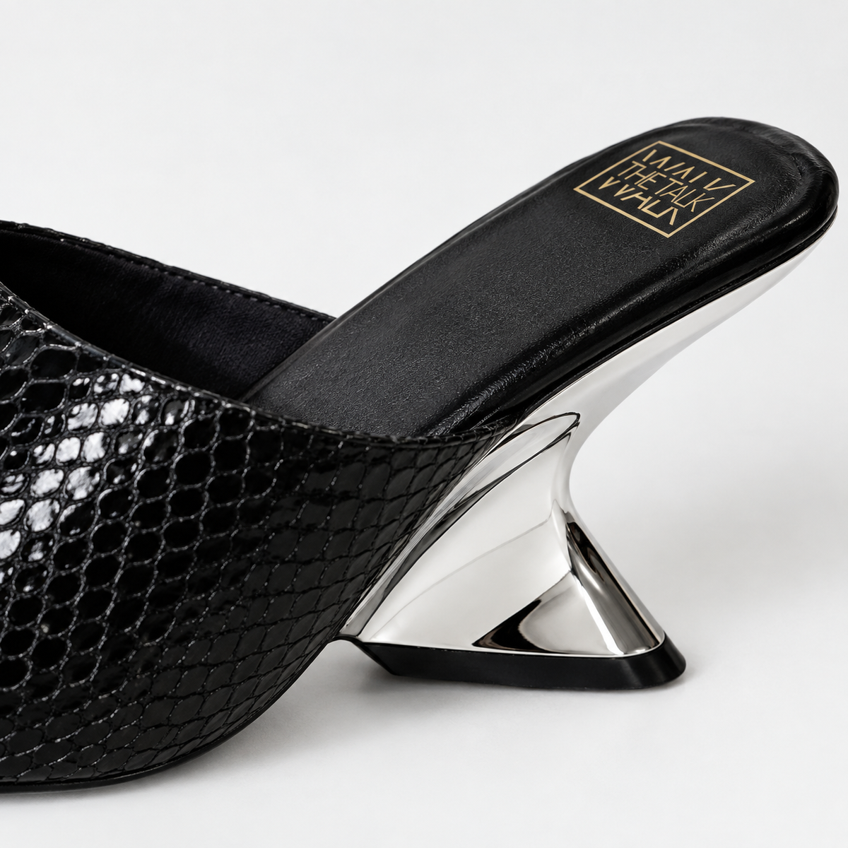 Izel - Black
